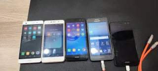 Lotto di 10 telefoni cellulari (leggere la descrizione)