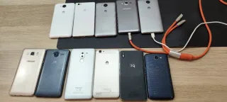 Lotto di 10 telefoni cellulari (leggere la descrizione)