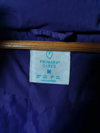Abrigo morado Paula Echevarría Primark seminuevo