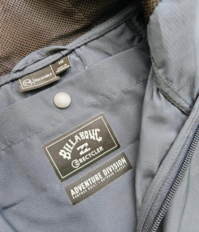 Billabong  Chubasquero niño marca Billabong. Talla