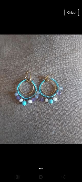 Orecchini cerchio oro con pietre colorate