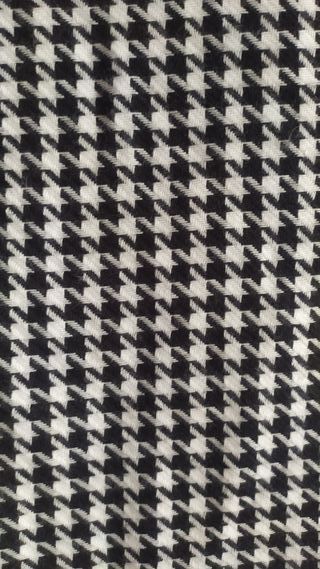 Bufanda triangular, chal, cuadros negro y blanco