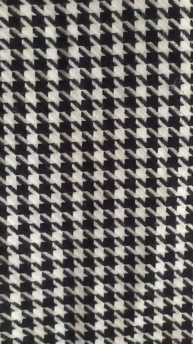 Bufanda triangular, chal, cuadros negro y blanco