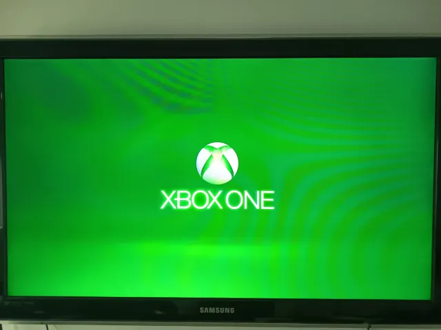 Xbox One Negra + FIFA 22 + FC25 + 2 Mandos