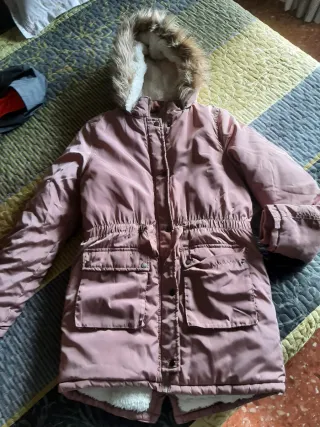 Abrigo niña rosa con capucha