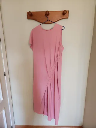 Vestido rosa asimétrico