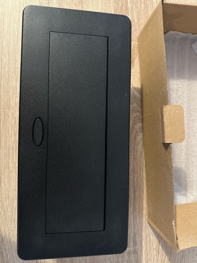 Enchufes internos negros