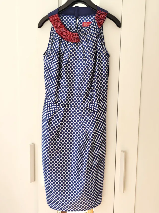 Vestido Amarti azul con lunares blancos