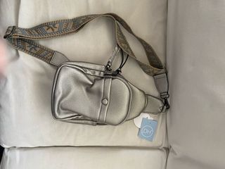 Bolso bandolera cuero plateado