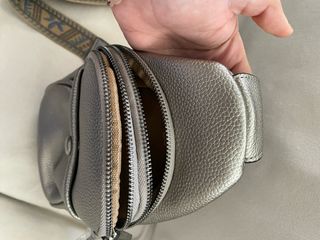 Bolso bandolera cuero plateado