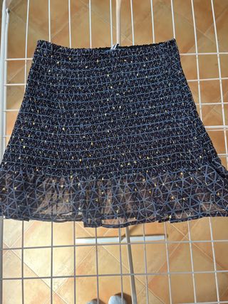 Falda estampada negra, azul y dorada