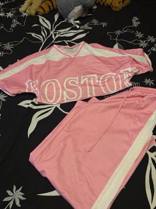 Conjunto deportivo rosa