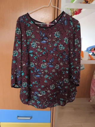 Camisa granate flores manga 3/4