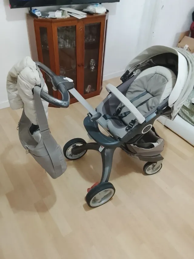 Carro de bebé beige