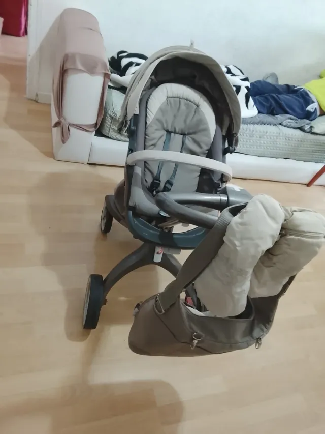 Carro de bebé beige