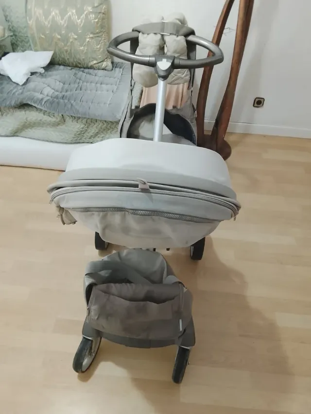 Carro de bebé beige