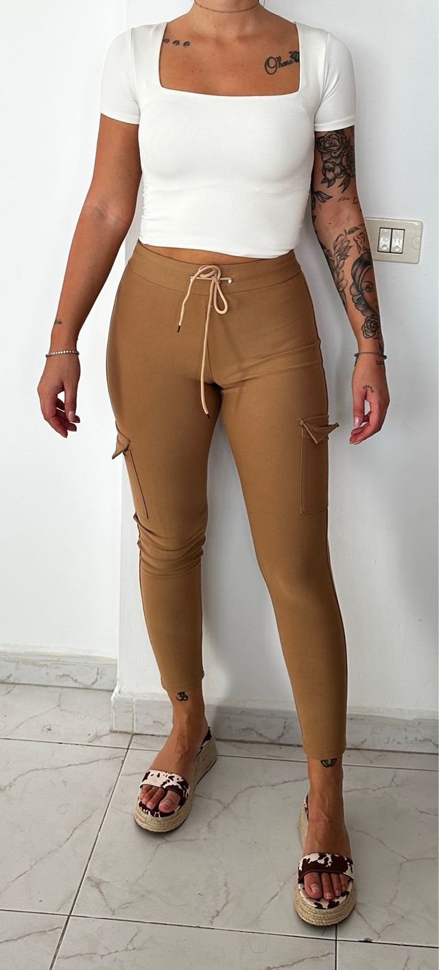 Pantalones cargo marrones