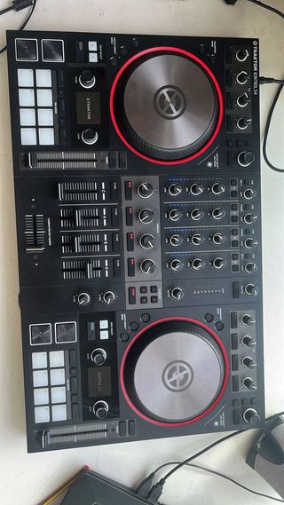 Mesa de mezclas TRAKTOR S4 MK3