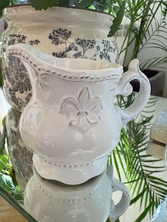 Set di caraffa e zuccheriera bianca elegante