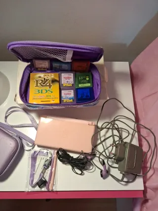 Nintendo DS Rosa con Correa y juegos