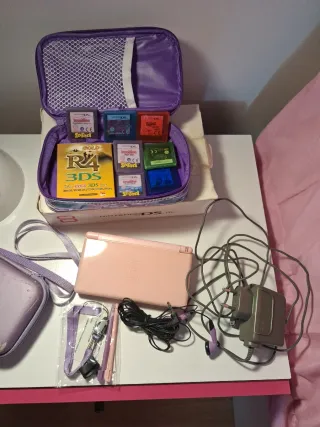 Nintendo DS Rosa con Correa y juegos