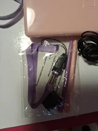 Nintendo DS Rosa con Correa y juegos