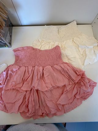 Falda corta con volantes y cintura elástica