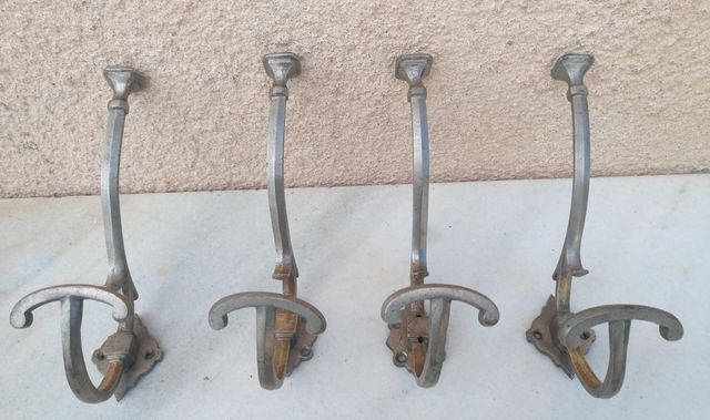 Appendiabiti antico modernista in ottone con finitura argento invecchiato