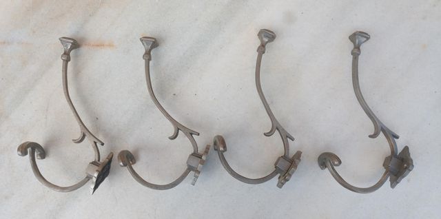 Appendiabiti antico modernista in ottone con finitura argento invecchiato