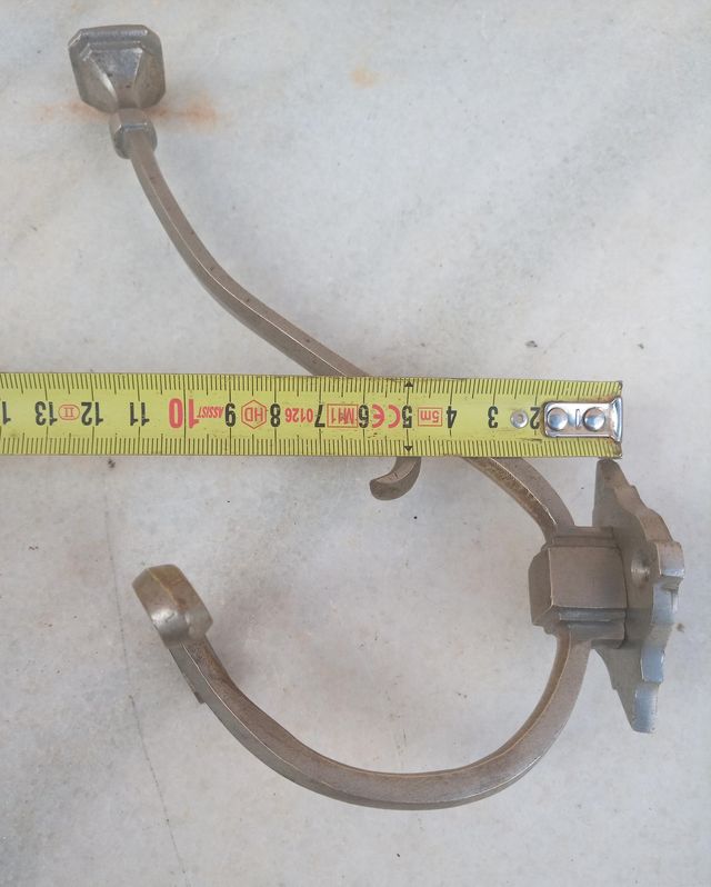 Appendiabiti antico modernista in ottone con finitura argento invecchiato