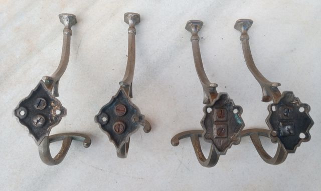 Appendiabiti antico modernista in ottone con finitura argento invecchiato