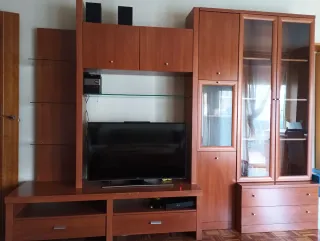 Mueble de salón más mesa de comedor con 6 sillas.