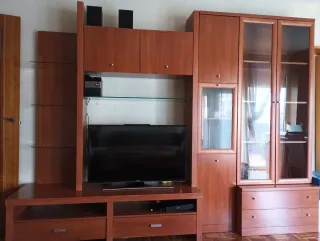 Mueble de salón más mesa de comedor con 6 sillas.