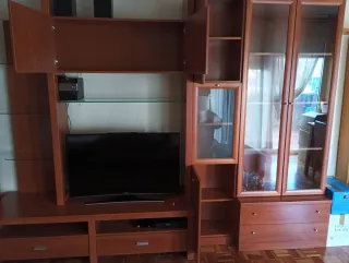 Mueble de salón más mesa de comedor con 6 sillas.