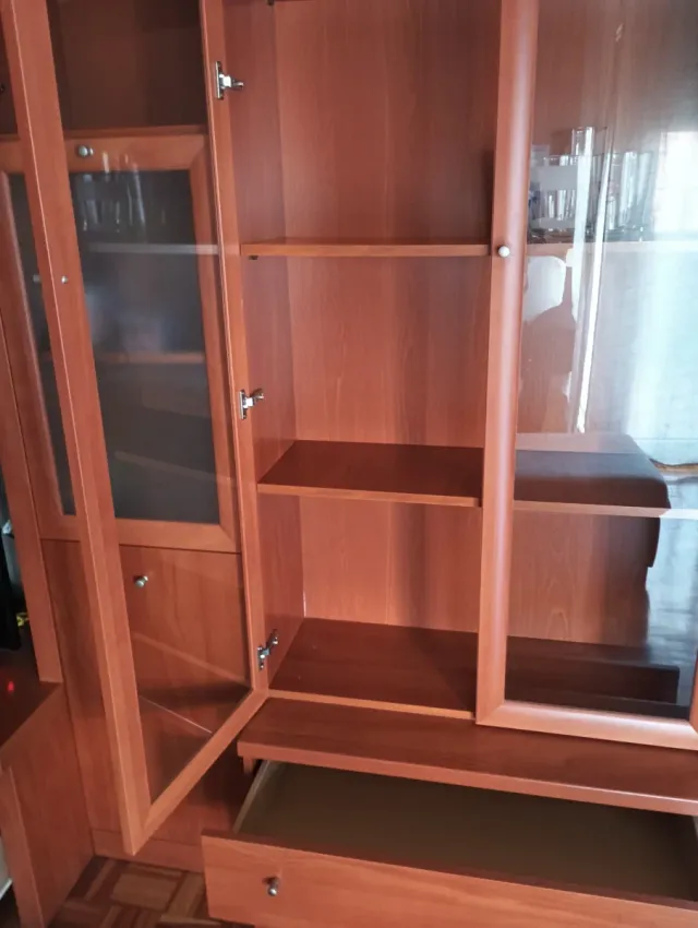 Mueble de salón más mesa de comedor con 6 sillas.