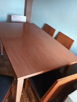 Mueble de salón más mesa de comedor con 6 sillas.