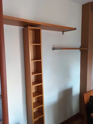 Mueble de salón más mesa de comedor con 6 sillas.