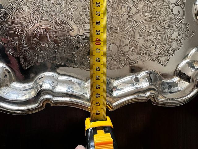 Bandeja antigua labrada plateada