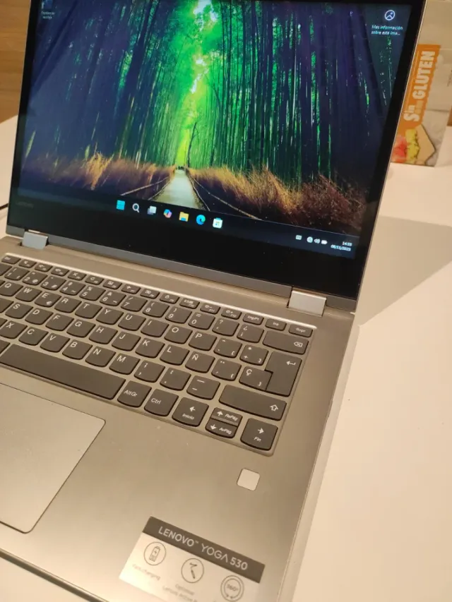 Lenovo Yoga 530-14IKB con cargador