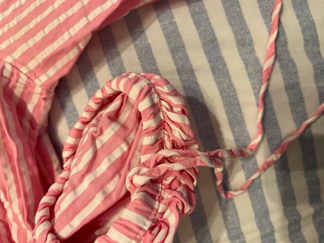 Vestido corto de rayas rosa y blanco