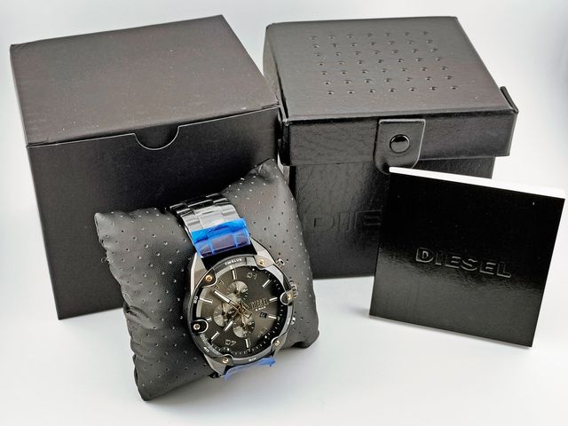 Reloj Diesel Spiked, dorado y negro