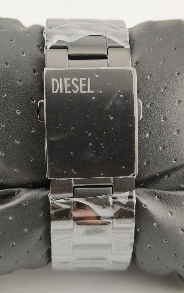 Reloj Diesel Spiked, dorado y negro