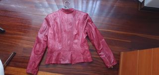 Cazadora de piel roja