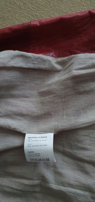 Cazadora de piel roja