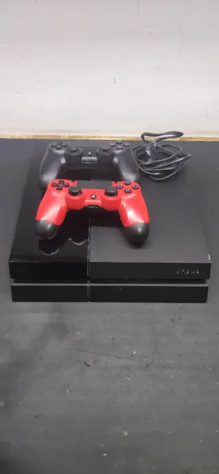 PS4 500GB + 2 Mandos (Negro y Rojo)