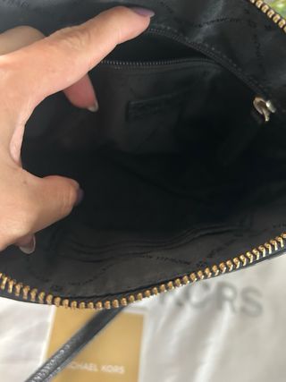 Bolso Michael Kors Negro con Tachuelas Doradas