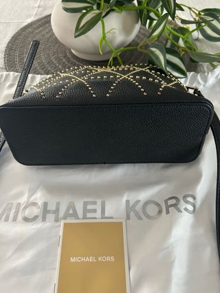 Bolso Michael Kors Negro con Tachuelas Doradas