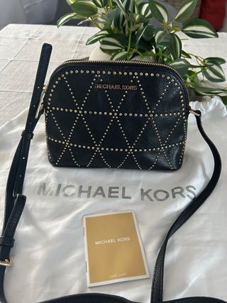 Bolso Michael Kors Negro con Tachuelas Doradas
