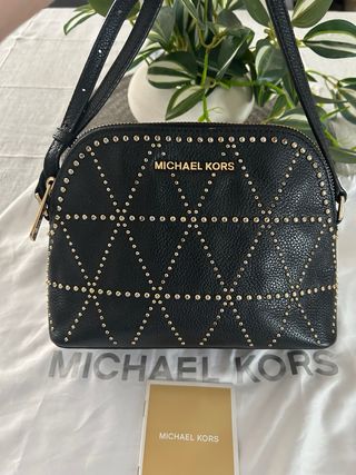 Bolso Michael Kors Negro con Tachuelas Doradas