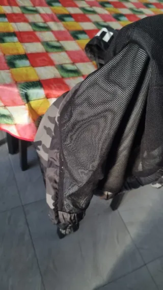 Chaqueta Camuflaje con Capucha impermeable